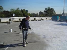 סיוד גג על-ידי צח איטום ובידוד